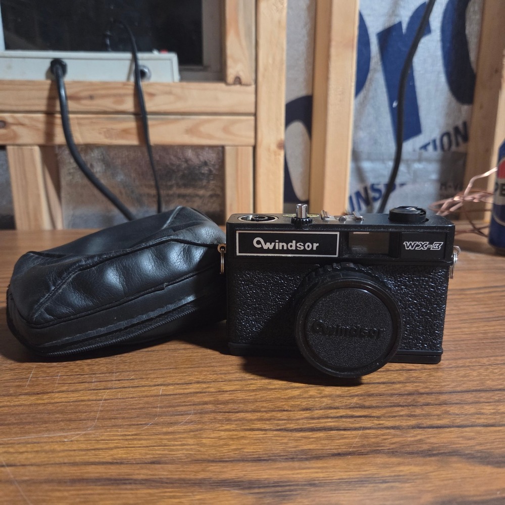 Windsor WX-3 35mm Film Camera with 50mm Optical Glass Lens and Case Black